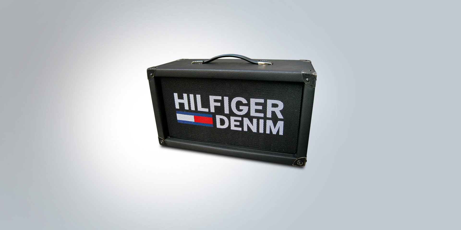 Brandplate Hilfiger Denim - Zweyloeven Werbeproduktion GmbH